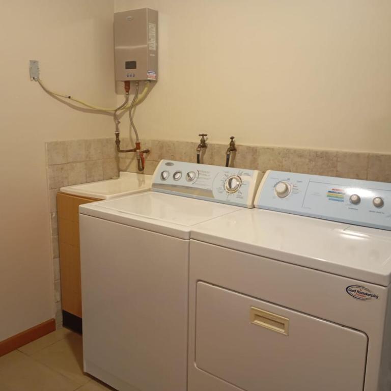 Departamento de Lujo sector Bosmediano - Apartamento de 3 dormitorios - 9