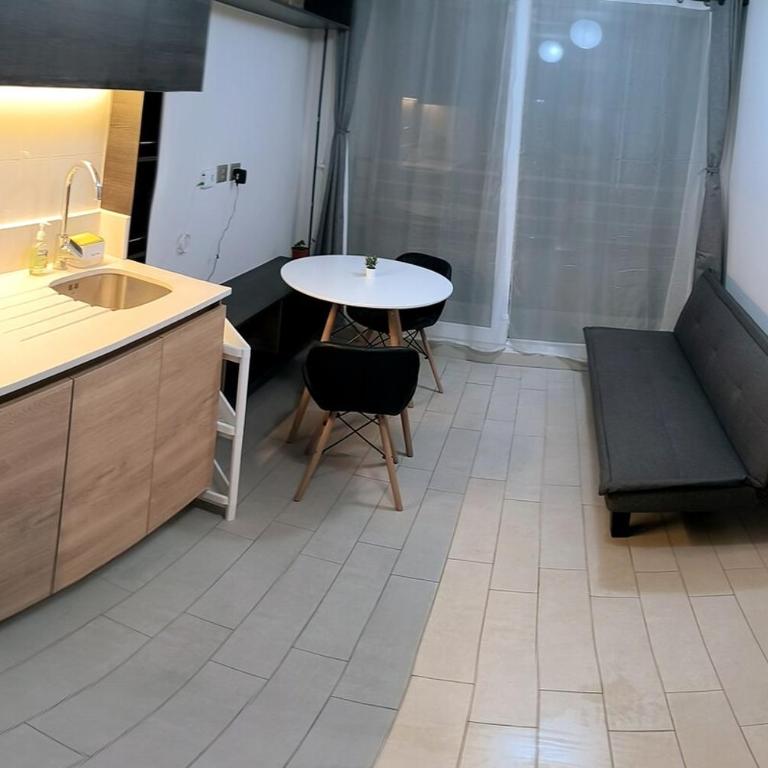 D6 New Central - King Bed - One-Bedroom Apartment - 2