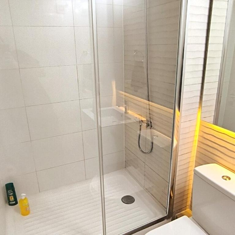 D6 New Central - King Bed - One-Bedroom Apartment - 3