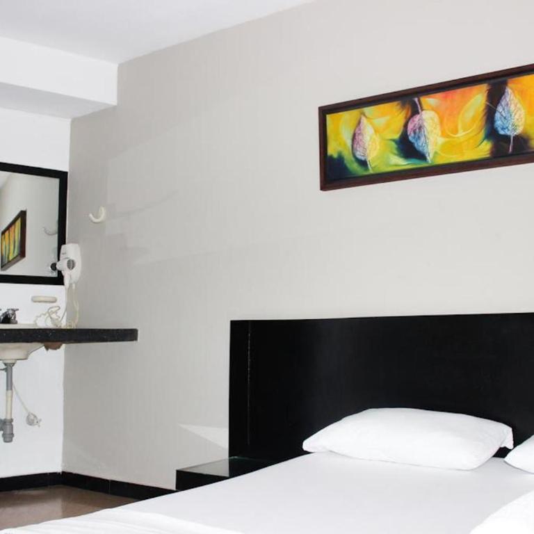 Hotel Natural Medellin - Standard Double Room - 4