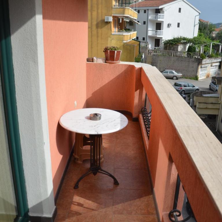 Lero Apartments - One-Bedroom Apartment - 8