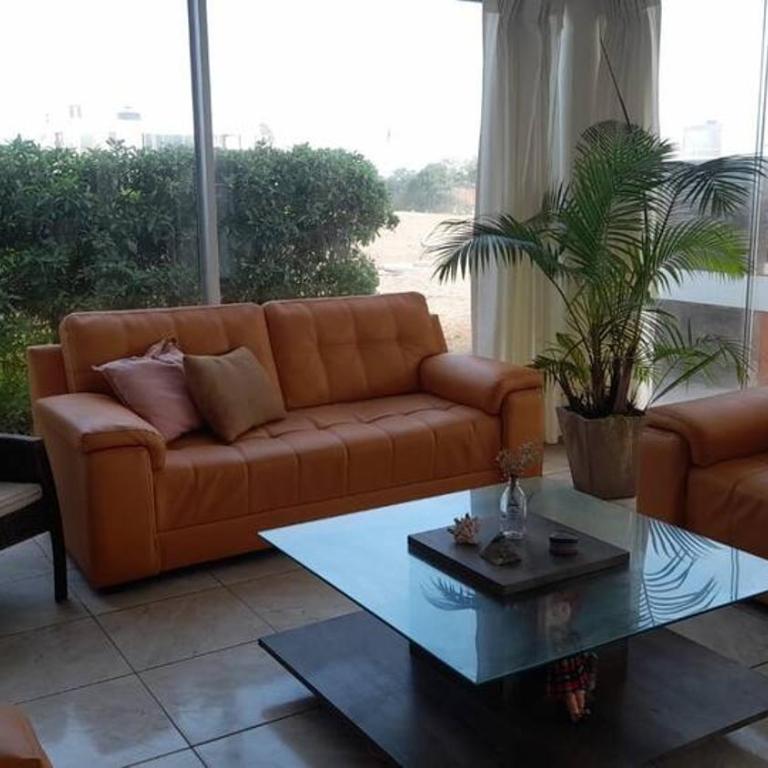 Casa amplia con jardín frente al mar - Four-Bedroom House - 5