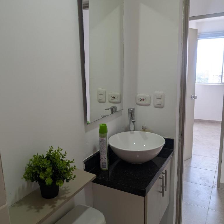 Apartamento amoblado en Cartagena cerca a la playa - Three-Bedroom Apartment - 35