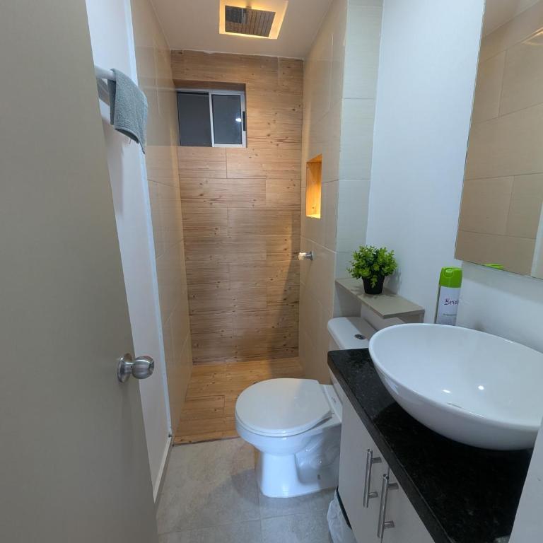 Apartamento amoblado en Cartagena cerca a la playa - Three-Bedroom Apartment - 33