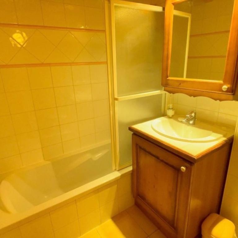 Appartement spacieux 70m², balcon, parking privatif, 6 personnes - FR-1-572-333 - Appartement - 8