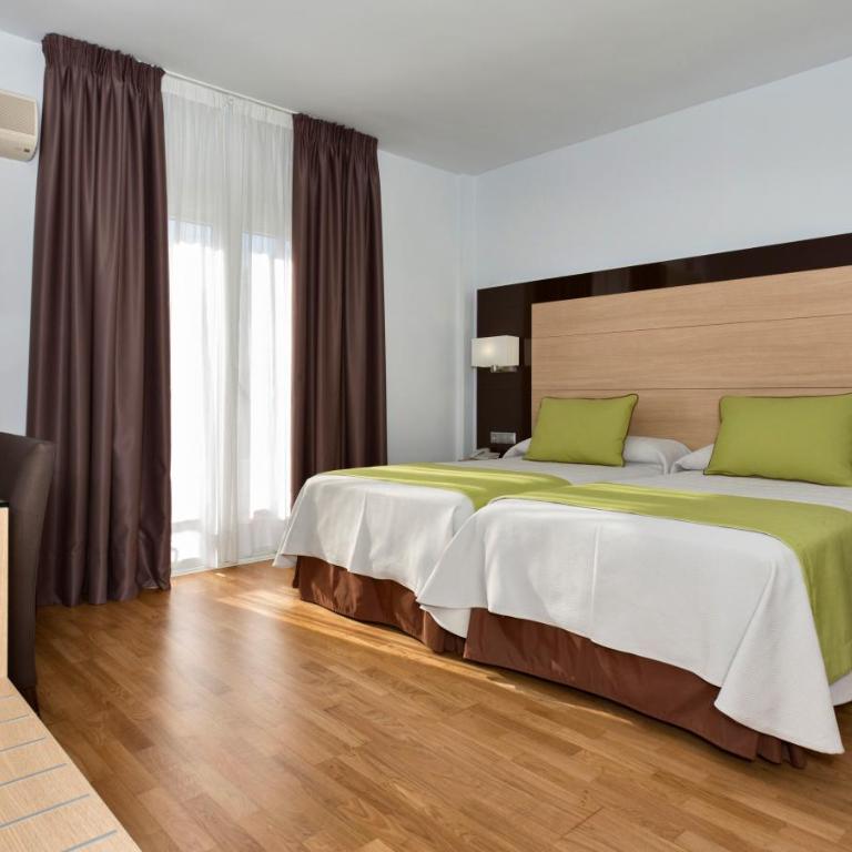 Hotel Baviera - Habitación Doble con cama supletoria (3 adultos) - 2