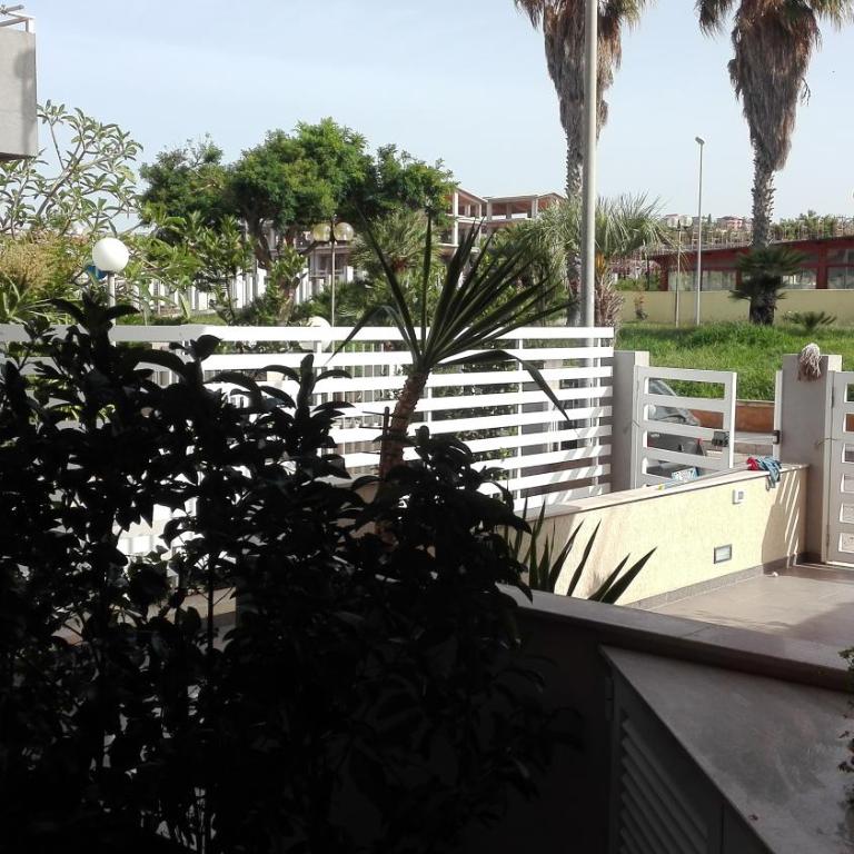 La Casa Bianca - Two-Bedroom House - 27