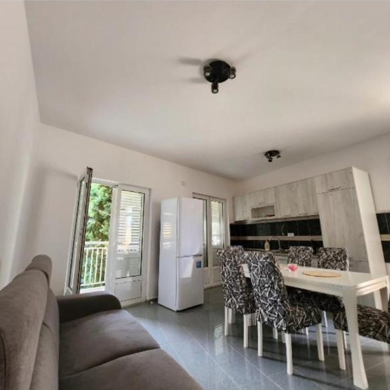 Ana - One-Bedroom Apartment - 1