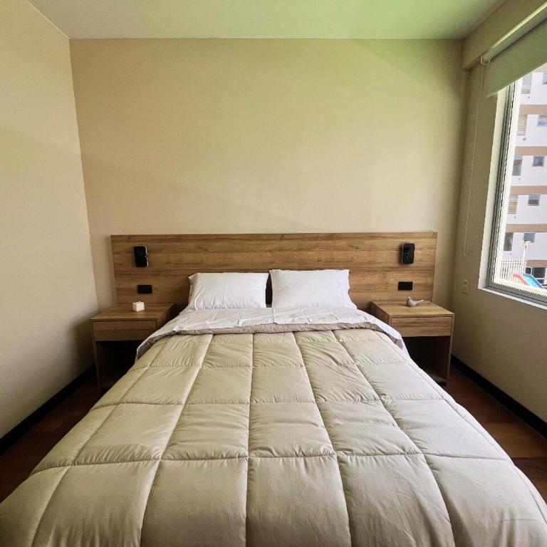 Elegant and Sunny New 2 Bedrooms Excellent Location - Two-Bedroom Apartment - 12