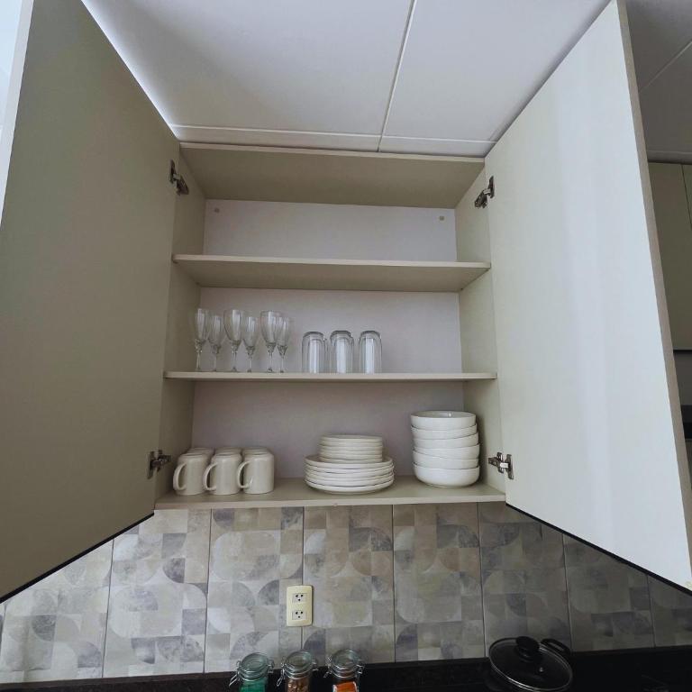 Elegant and Sunny New 2 Bedrooms Excellent Location - Two-Bedroom Apartment - 6