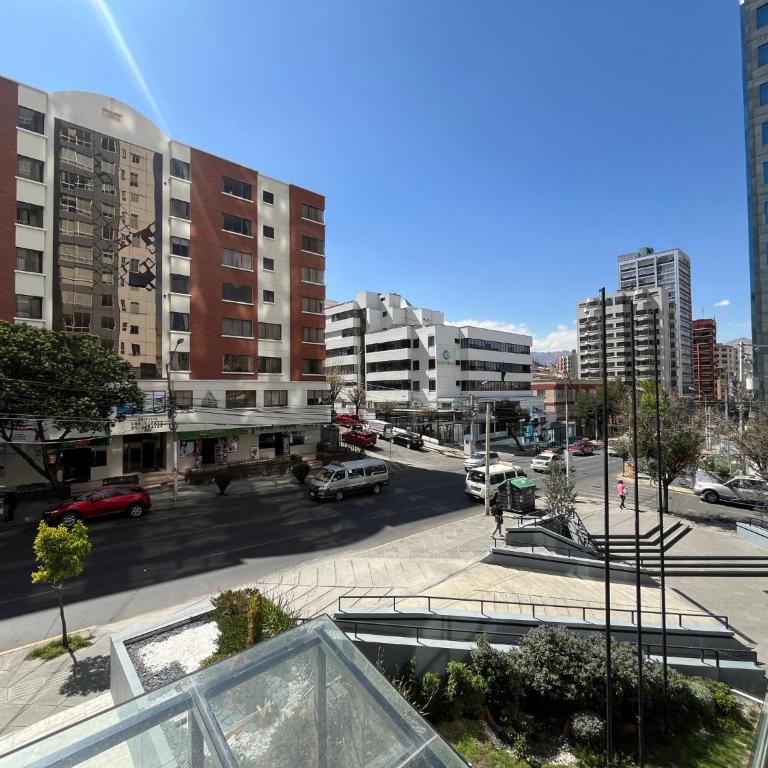 Elegant and Sunny New 2 Bedrooms Excellent Location - Two-Bedroom Apartment - 21