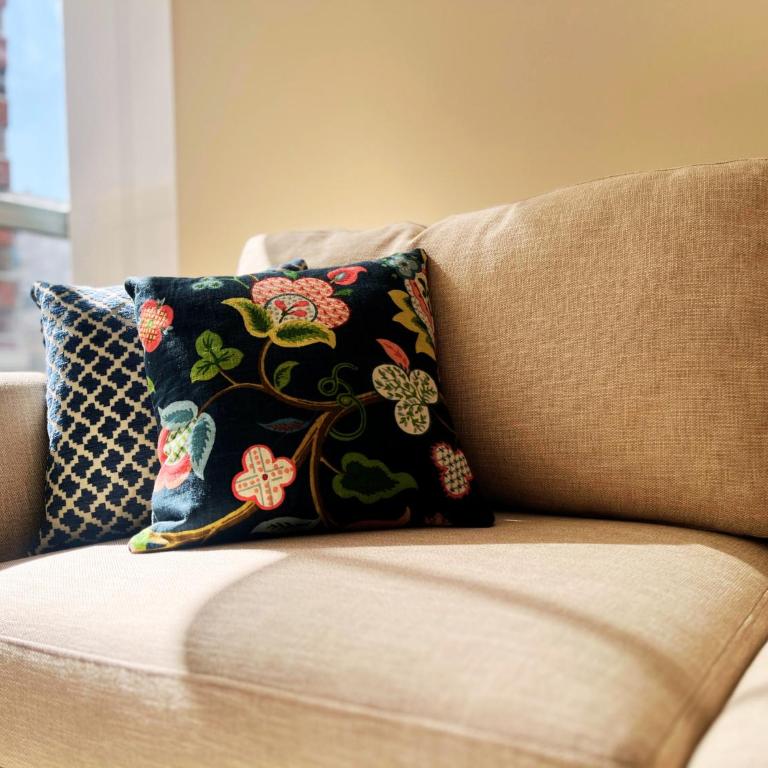 Elegant and Sunny New 2 Bedrooms Excellent Location - Two-Bedroom Apartment - 25