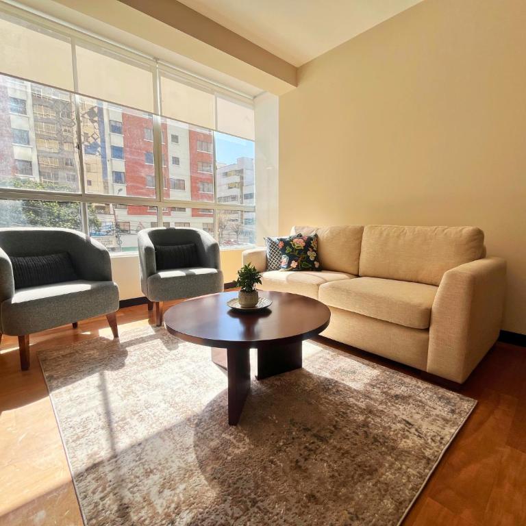 Elegant and Sunny New 2 Bedrooms Excellent Location - Two-Bedroom Apartment - 20
