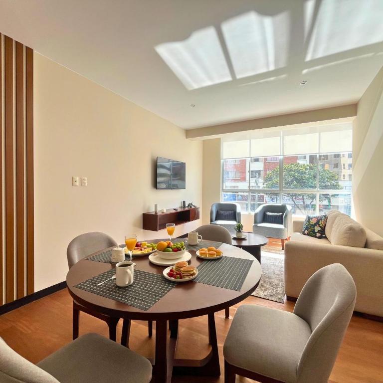 Elegant and Sunny New 2 Bedrooms Excellent Location - Two-Bedroom Apartment - 26