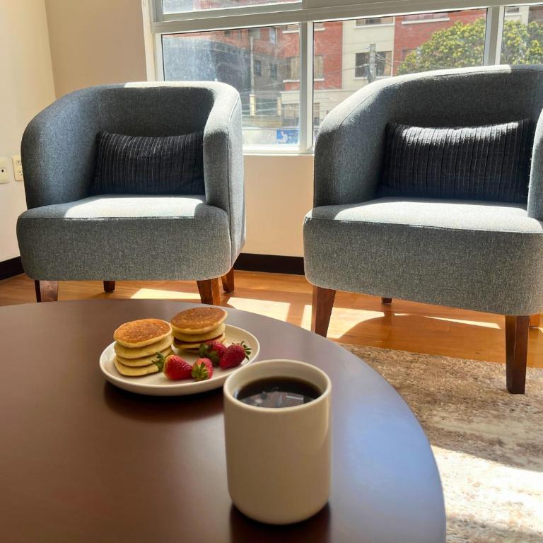 Elegant and Sunny New 2 Bedrooms Excellent Location - Two-Bedroom Apartment - 22