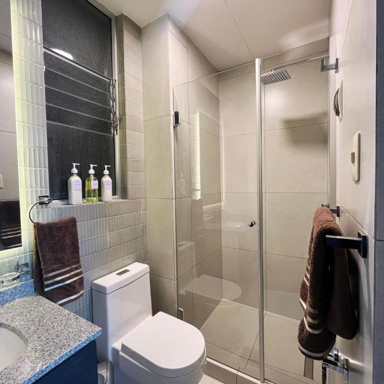 Elegant and Sunny New 2 Bedrooms Excellent Location - Two-Bedroom Apartment - 30