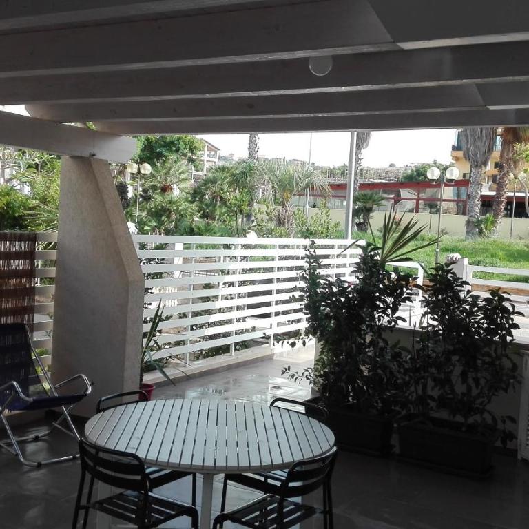 La Casa Bianca - Two-Bedroom House - 11