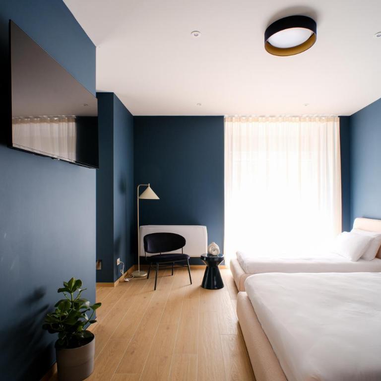 Garden Triple Suite - 3 min walk to Bernina Express - Junior Suite with Mountain View - 5
