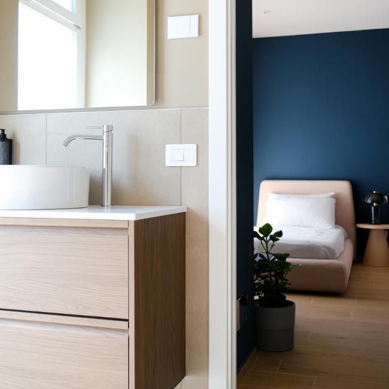 Garden Triple Suite - 3 min walk to Bernina Express - Junior Suite with Mountain View - 10