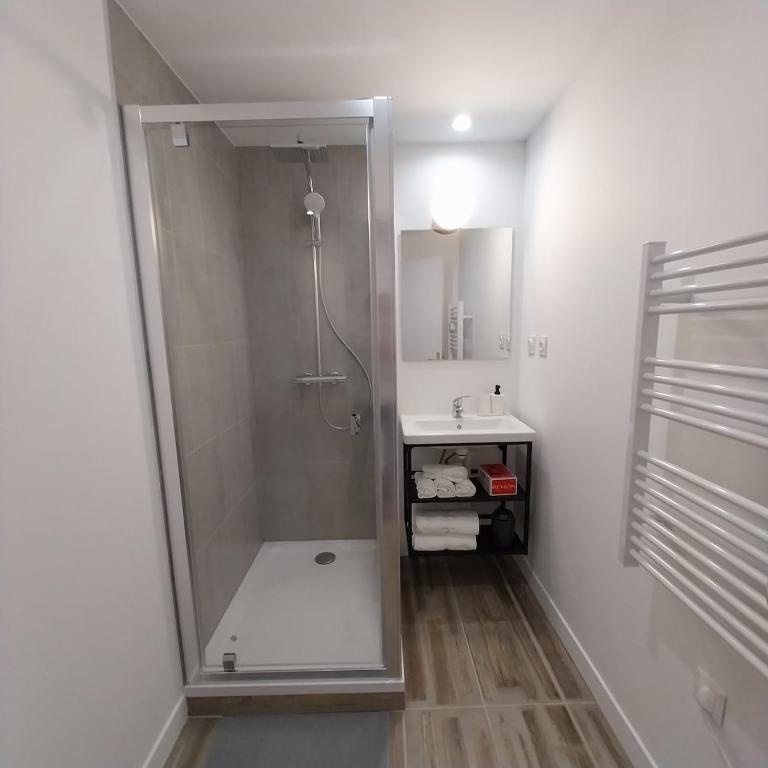 Versant Sud - Duplex - Centre Bourg d 'Oisans - Two-Bedroom Apartment with Balcony and Terrace - 6