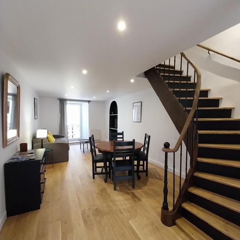 Versant Sud - Duplex - Centre Bourg d 'Oisans - Two-Bedroom Apartment with Balcony and Terrace - 11