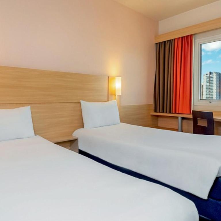 ibis Asuncion - Standard Twin Room - 16