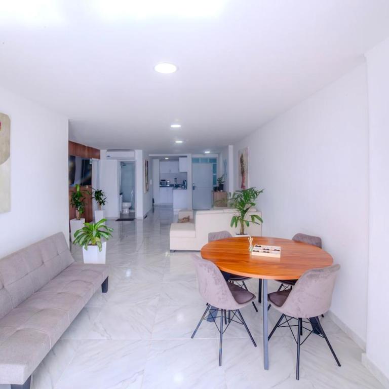 Spacious beachfront apartment - Three-Bedroom Apartment - 28