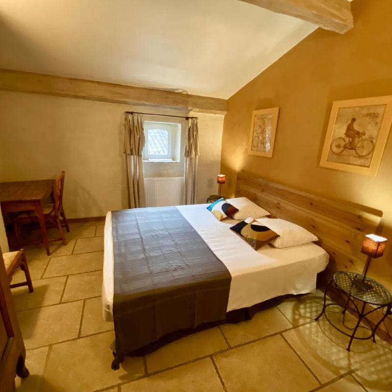 Gîte de groupe 19p-9ch OU 3 gîtes indépendants 6p-3ch - PATIO et PISCINE INTERIEURE CHAUFFEE TOUTE L'ANNEE - Maison 3 Chambres - 13