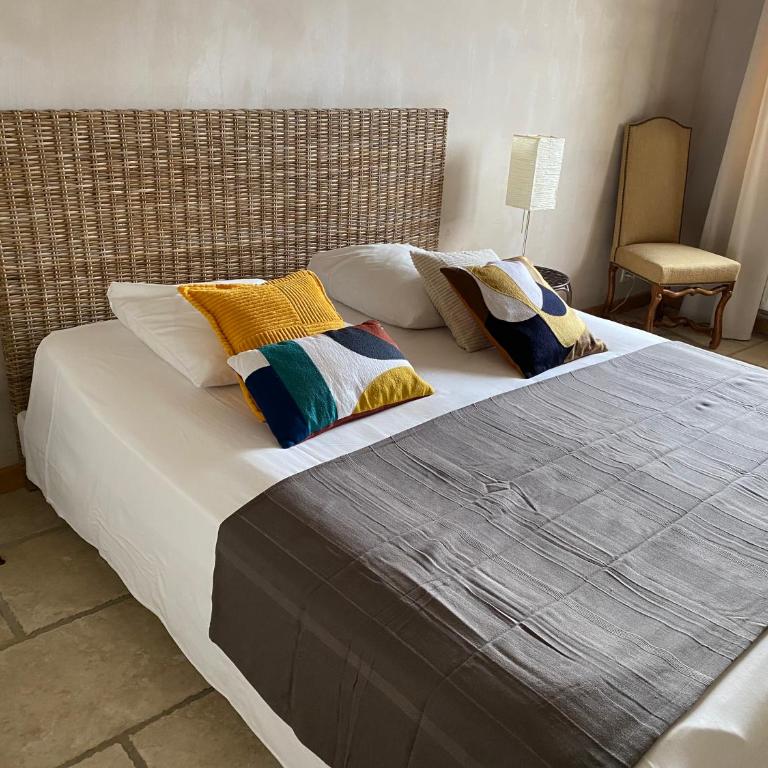 Gîte de groupe 19p-9ch OU 3 gîtes indépendants 6p-3ch - PATIO et PISCINE INTERIEURE CHAUFFEE TOUTE L'ANNEE - Maison 3 Chambres - 35
