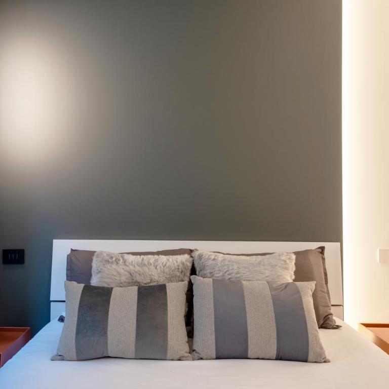 Luccoli17 - Elegant City Escape with WiFi 1Gbps, Elevator, AC - Genoa Historical Center - One-Bedroom Apartment - 2