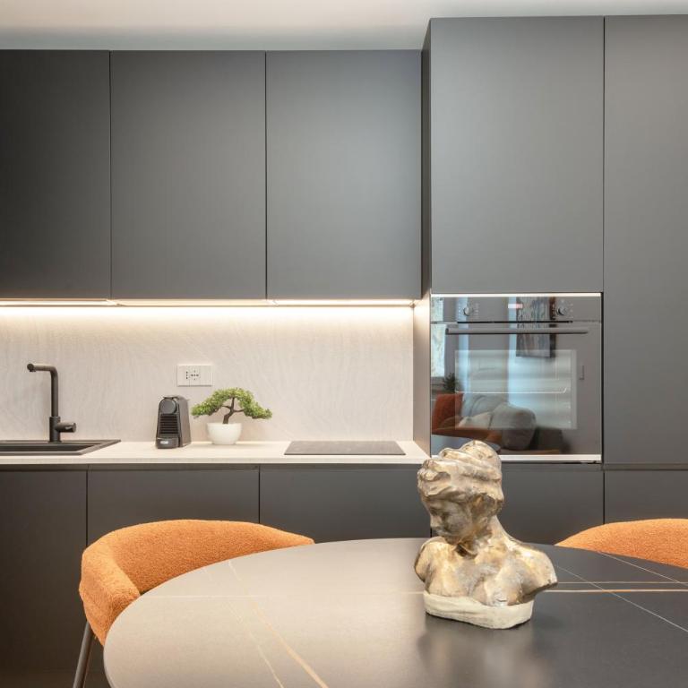 Luccoli17 - Elegant City Escape with WiFi 1Gbps, Elevator, AC - Genoa Historical Center - One-Bedroom Apartment - 1