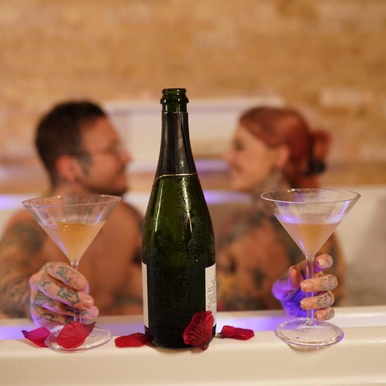 La Cadurcienne "Love room" jacuzzi & pièce secrète Cahors centre historique - Villa 1 Chambre - 5