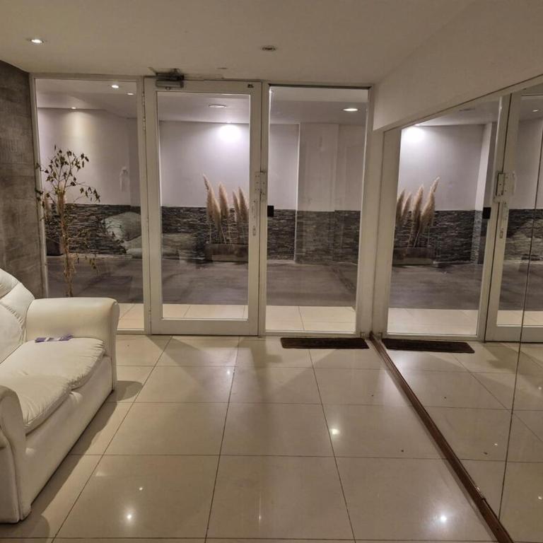 Moderno y luminoso Departamento zona Guemes con cochera - One-Bedroom Apartment - 10