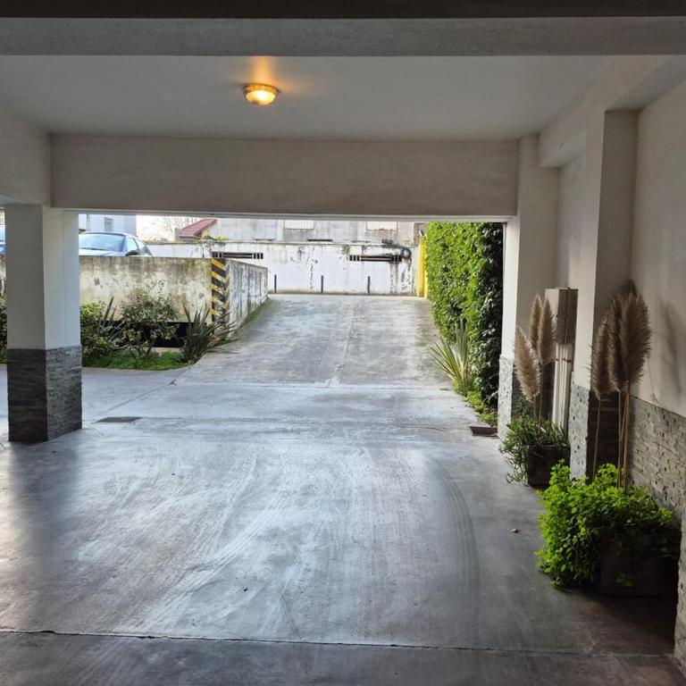 Moderno y luminoso Departamento zona Guemes con cochera - One-Bedroom Apartment - 13