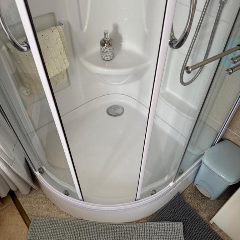Chez DOMI - Chambre Double avec Salle de Bains Privative - 5