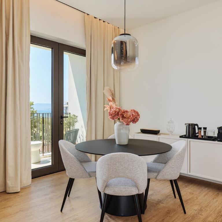 Boka Place Porto Montenegro Luxury apartments-Sea View with FREE garage - One-Bedroom Apartment with Balcony and Sea View - 1