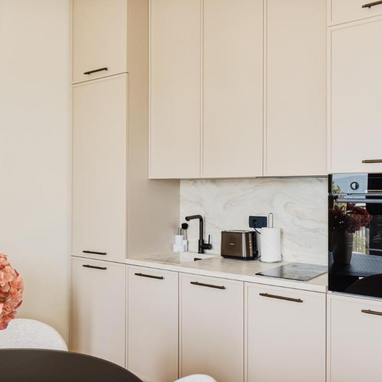 Boka Place Porto Montenegro Luxury apartments-Sea View with FREE garage - One-Bedroom Apartment with Balcony and Sea View - 8