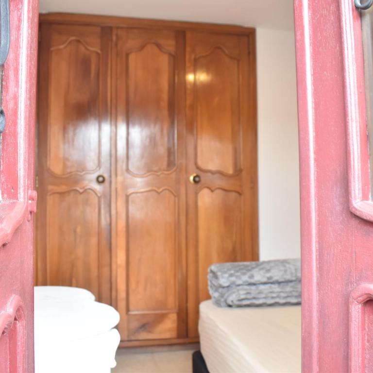 Habitación con cama nueva doble y balcon privado cerca del parque principal - Habitación Doble con balcón - 4