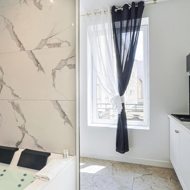 LES BULLES DE MONA - Lila - Spa - Clim - Studio mit Whirlpool - 8