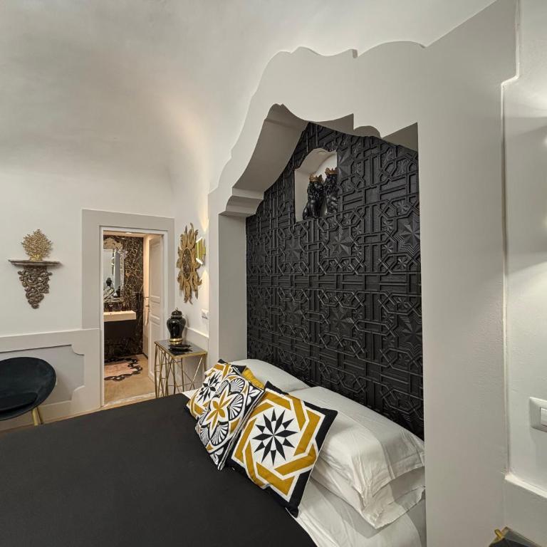 Moresco Suites - King Room with Spa Bath - 4