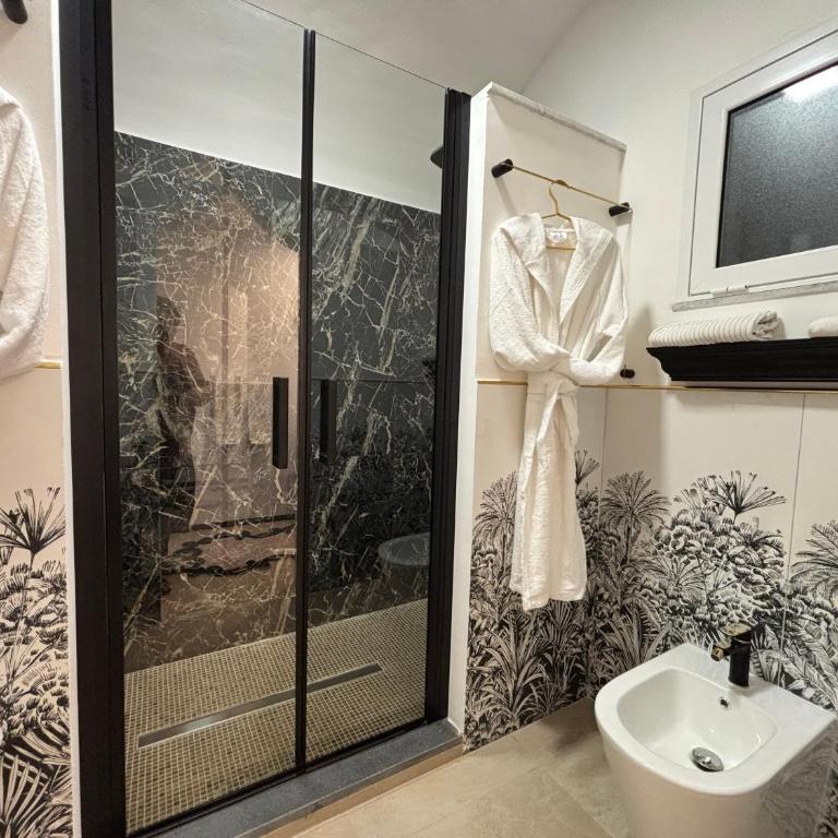 Moresco Suites - King Room with Spa Bath - 9