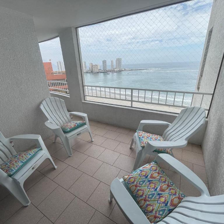 Moderno departamento en Iquique 3D2B con estacionamiento a pasos de playa Cavancha - Three-Bedroom Apartment with Water View - 3