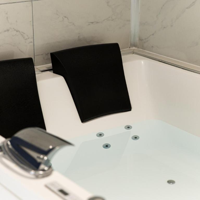 LES BULLES DE MONA - Le Wilson - Spa - Studio mit Whirlpool - 3