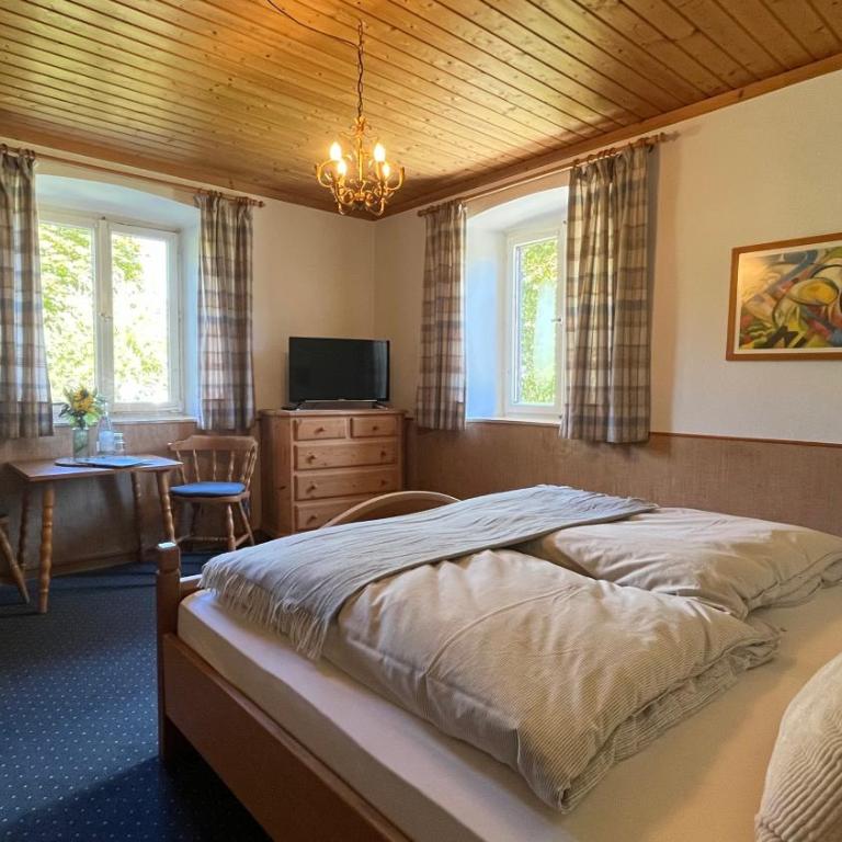 Maiergschwendter-Hof inkl. Chiemgaukarte - Doppelzimmer mit Bergblick - 3
