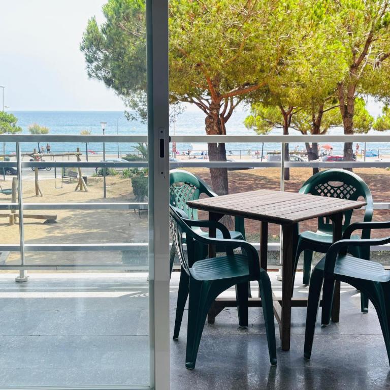 Unique apartment with direct sea view along the beach in S'Abanell Central Park Blanes - Apartamento de 1 dormitorio - 4