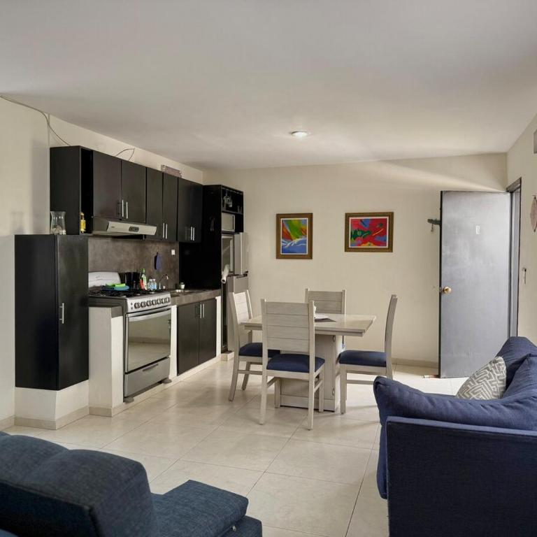 Alojamiento a pocas calles de la playa - Two-Bedroom Apartment - 1