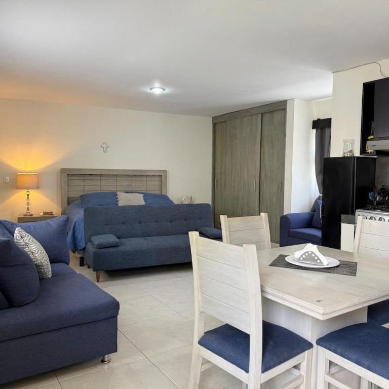 Alojamiento a pocas calles de la playa - Two-Bedroom Apartment - 10