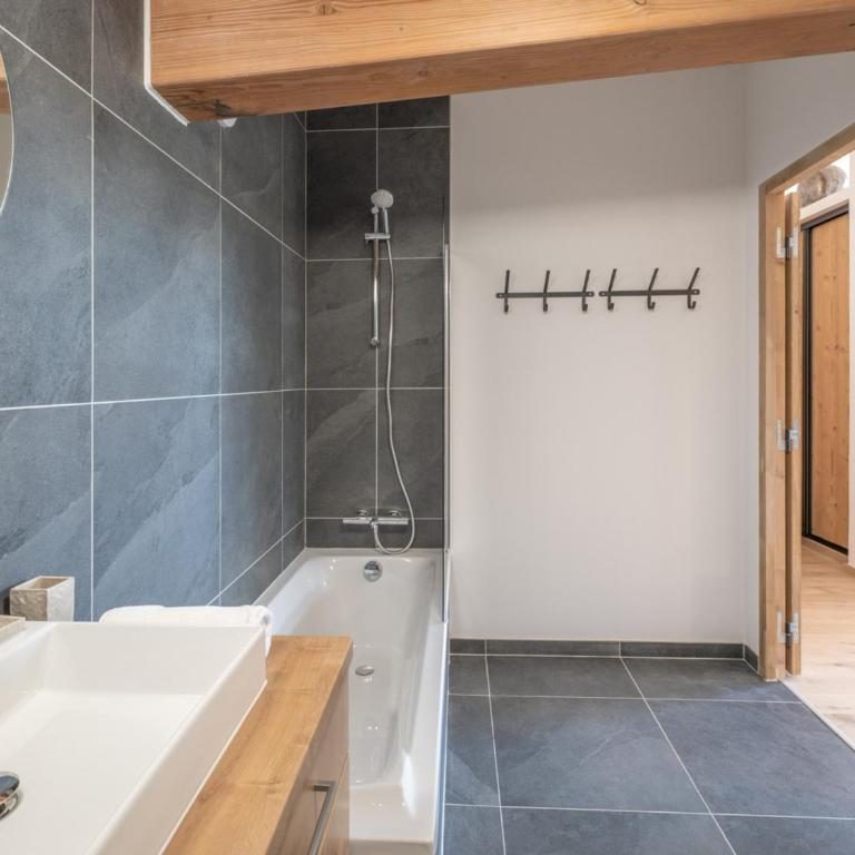 Appartement moderne aux pieds des pistes, Alpe d'Huez - Three-Bedroom Apartment - 10