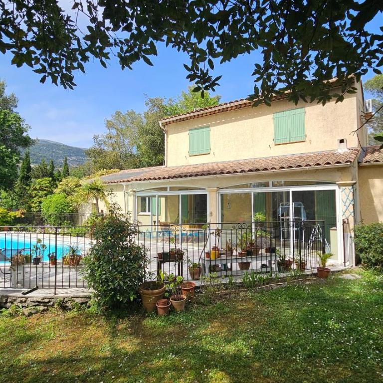 Villa climatisée avec piscine pour 9 personnes - Villa - 2