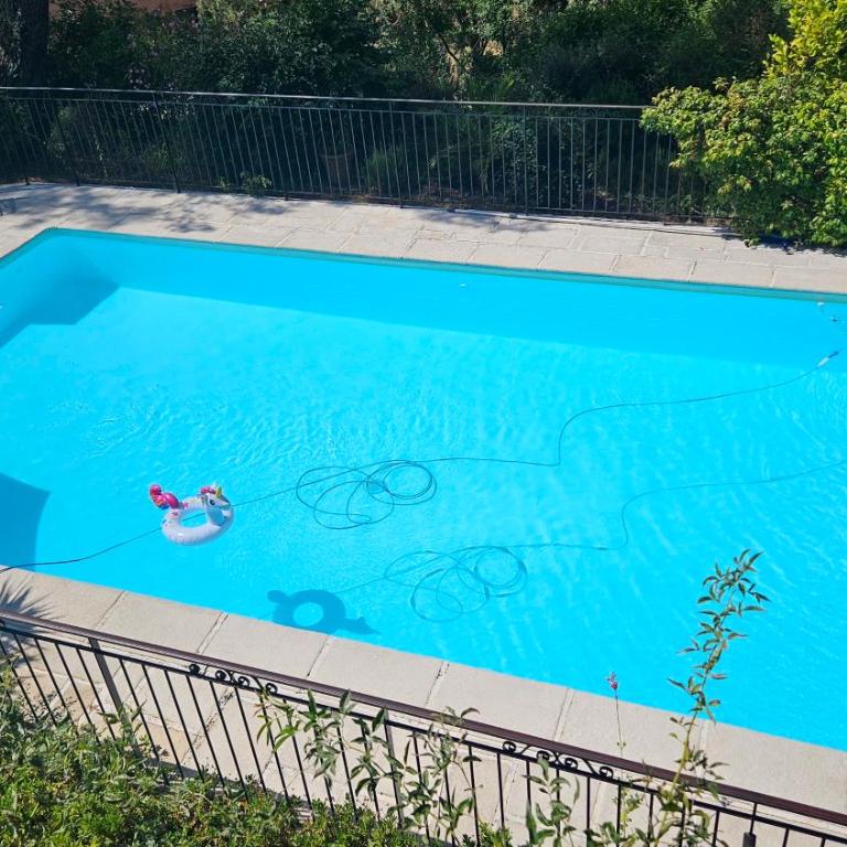 Villa climatisée avec piscine pour 9 personnes - Villa - 3